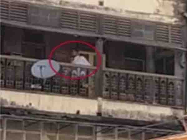 Man stabs 5 people in residential building, 2 dead