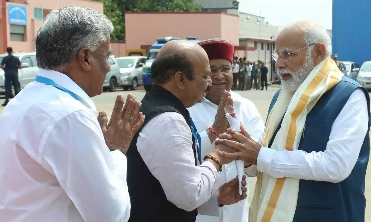 PM arrives in Karnataka, inaugurates hospital to dedicate metro line