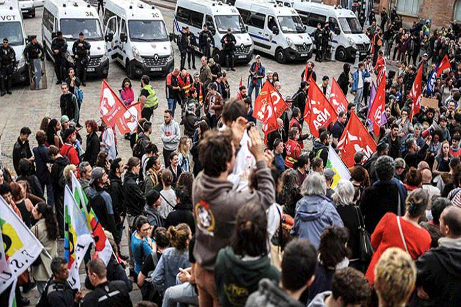 French protests White House supports right to demonstrate peacefully