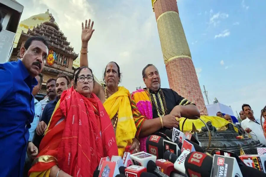 CM Mamata Banerjee visits Jagannath Temple, terms of meeting scheduled with Patnaik courtesy call