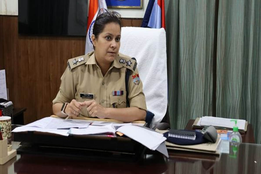 Pauri Garhwal: SSP Shweta Choubey held a meeting with departmental officers regarding the speed limit of vehicles in hilly areas