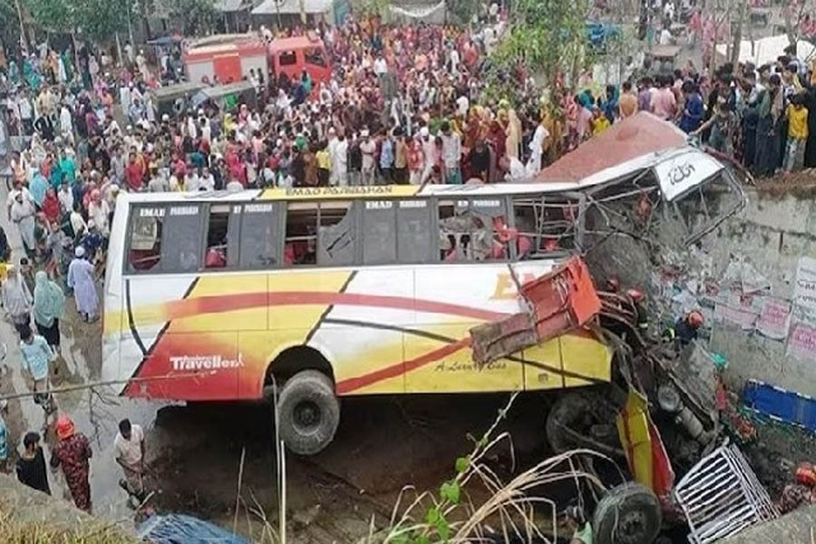 Bus accident in Bangladesh, 17 killed, 30 injured