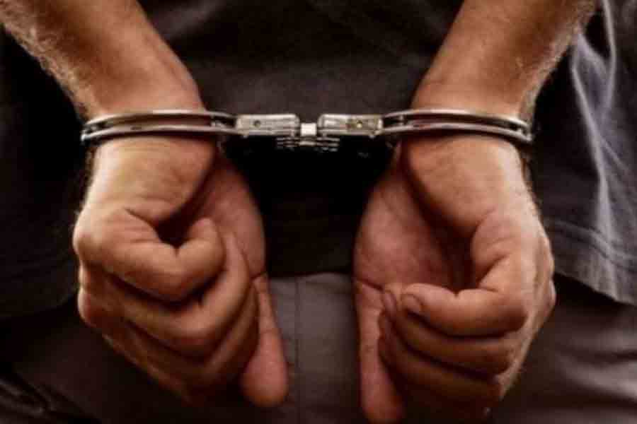 Money withdrawn from bank account using duplicate SIM card, two arrested