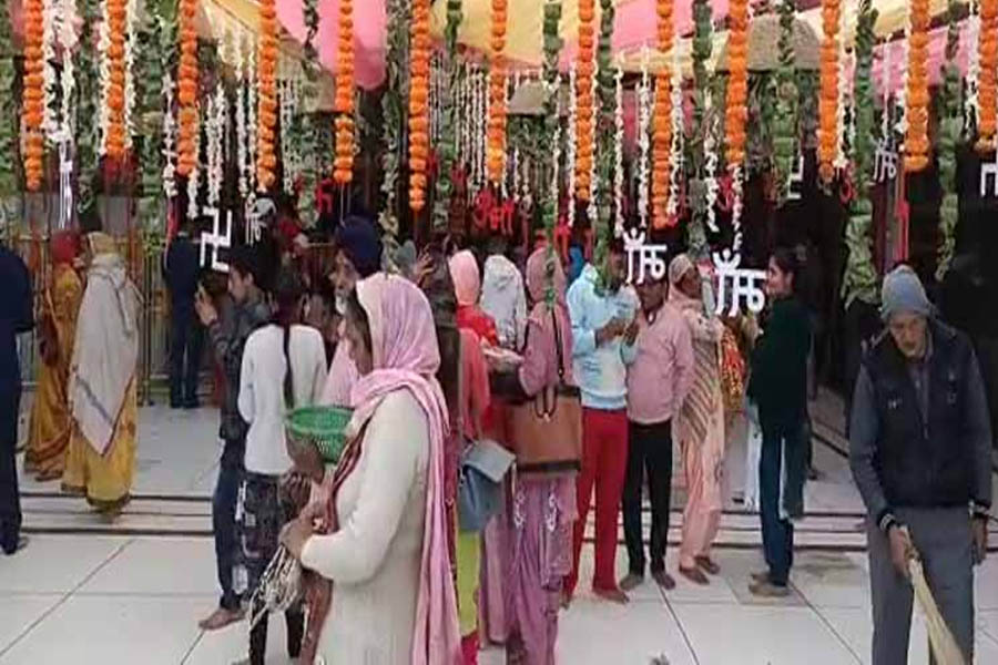On the first Navratri, the devotees arrived in the Shaktipeeths of Himachal to seek the blessings of the goddesses.