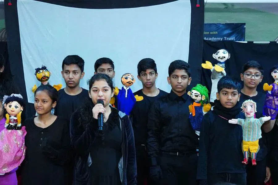 Hand-shadow puppetry workshop concludes at Oxford Grammar School