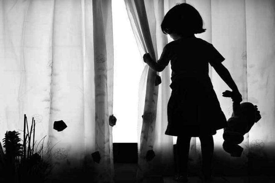 doctor molested 4 year old girl