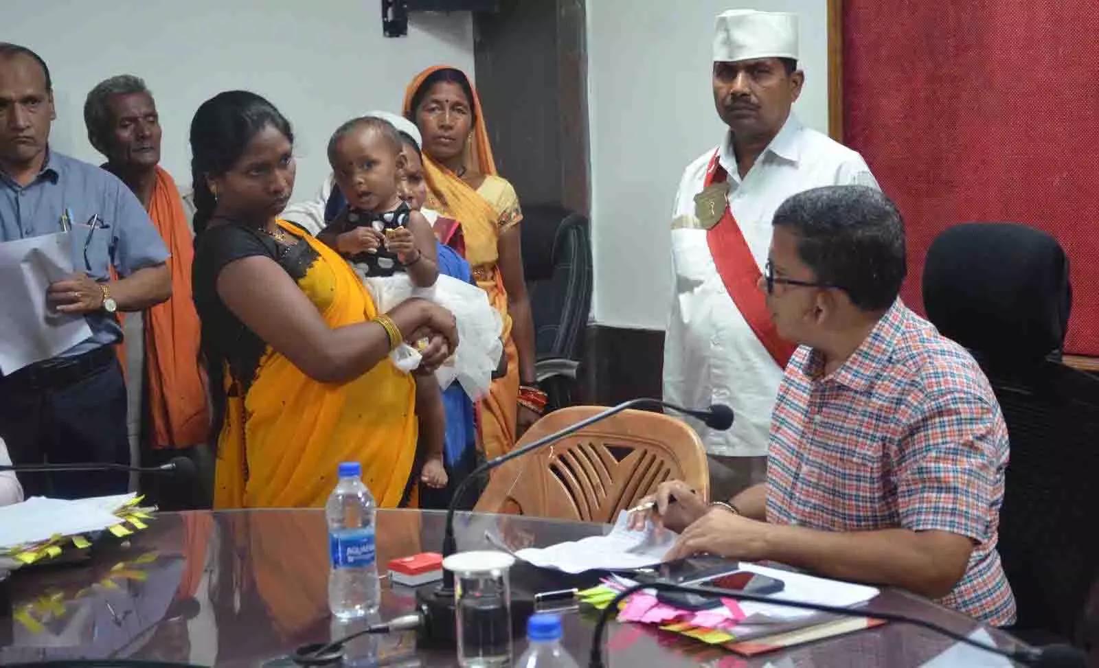 Collector heard the problems of the people in Janchoupal, gave instructions to provide relief