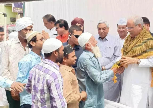 Namaz offered at Idgah Bhata Masjid, Chief Minister Bhupesh Baghel attended