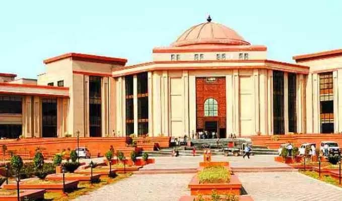 High court issued notice to station in-charge, cheating case
