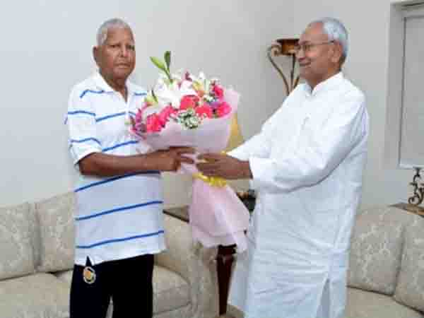 Nitish Kumar reached Delhi to meet opposition leaders, started with Lalu Prasad