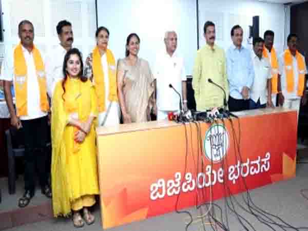 Senior Congress leader Kagodu Thimmappa’s daughter joins BJP in Karnataka