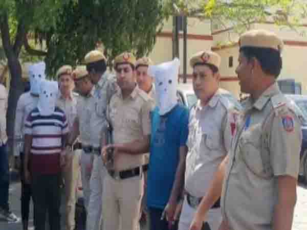 3 arrested for looting a jewelery shop in Delhi