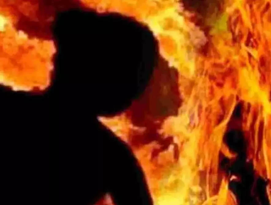 The woman was troubled by stomach and headache, fed up and gave up her life