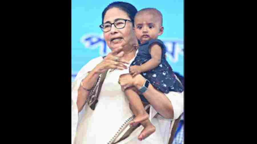 Protect Muslims during Ramzan, Mamata Banerjee urges Hindus