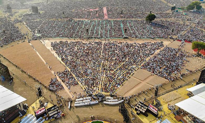Maha: 11 attendees of Bhushan award event die of apparent sunstroke, says CM