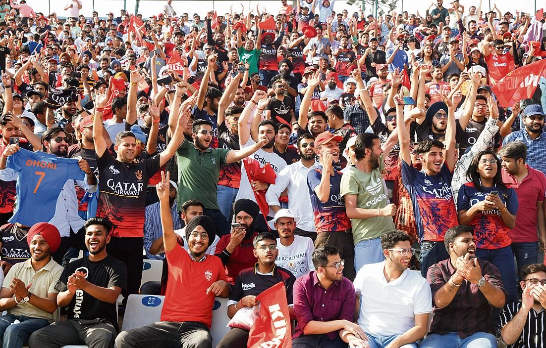 Stars enthrall fans in Mohali
