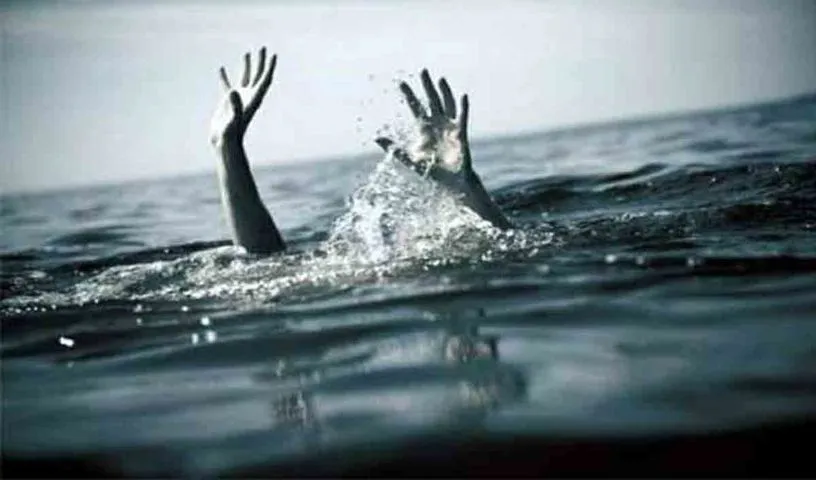 Husband jumped into the well to save his wife when she could not swim