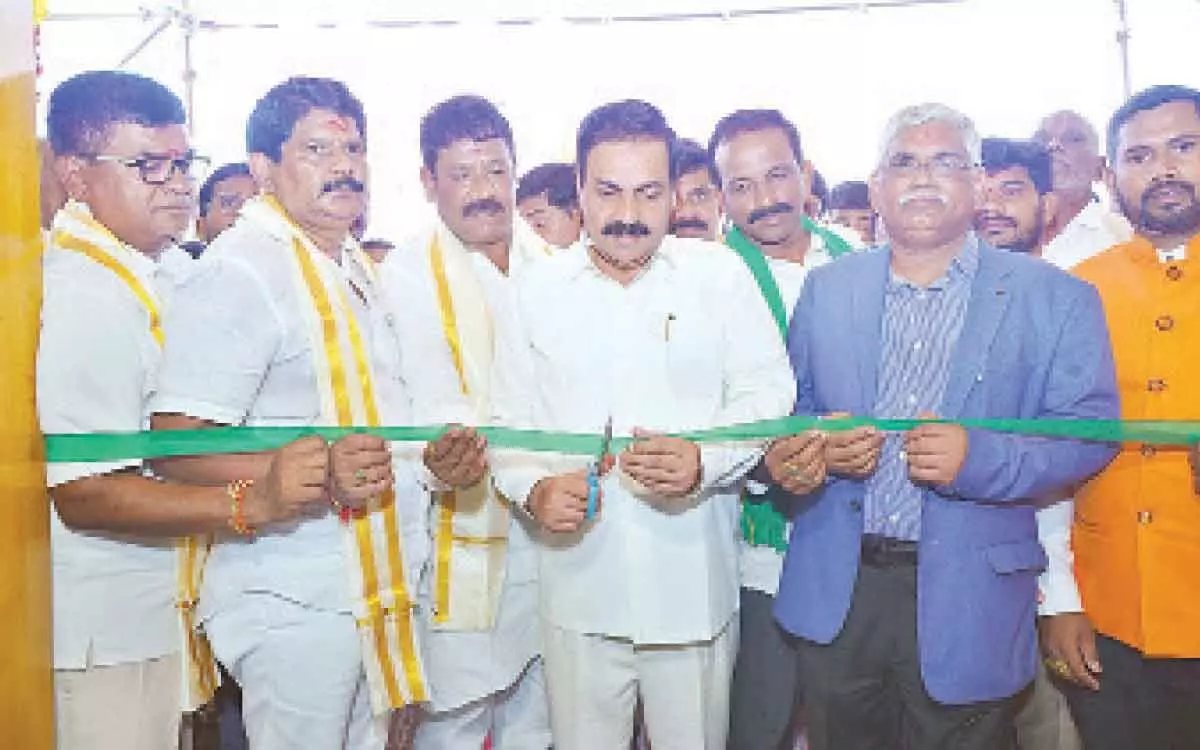 Agriculture Minister Kakani Govardhan Reddy inaugurates new academic block at Horticulture University