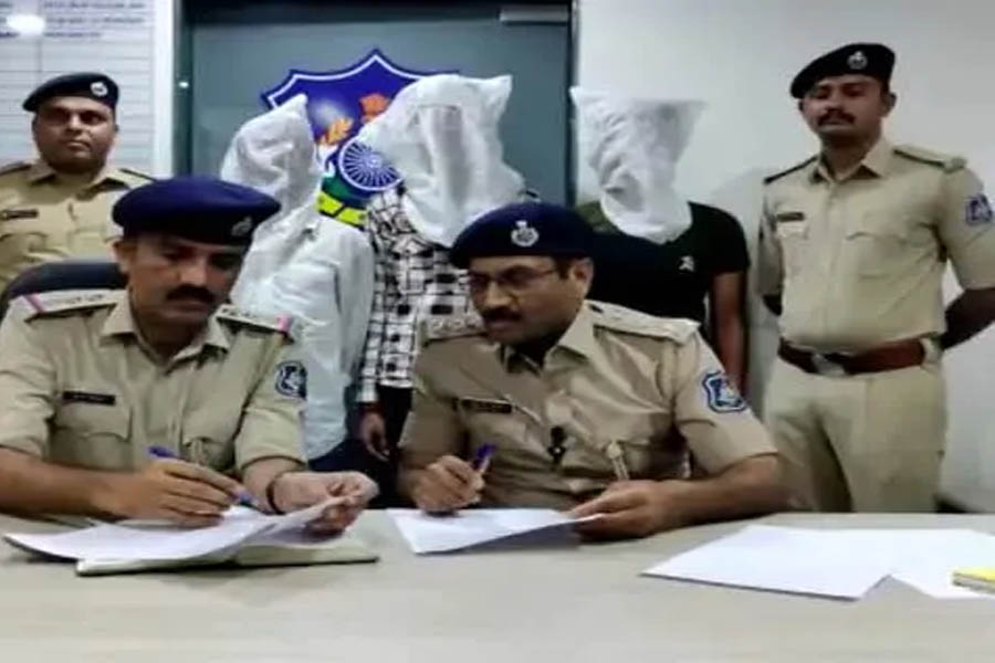 Surat: Three arrested for robbing a mobile phone and killing an artisan