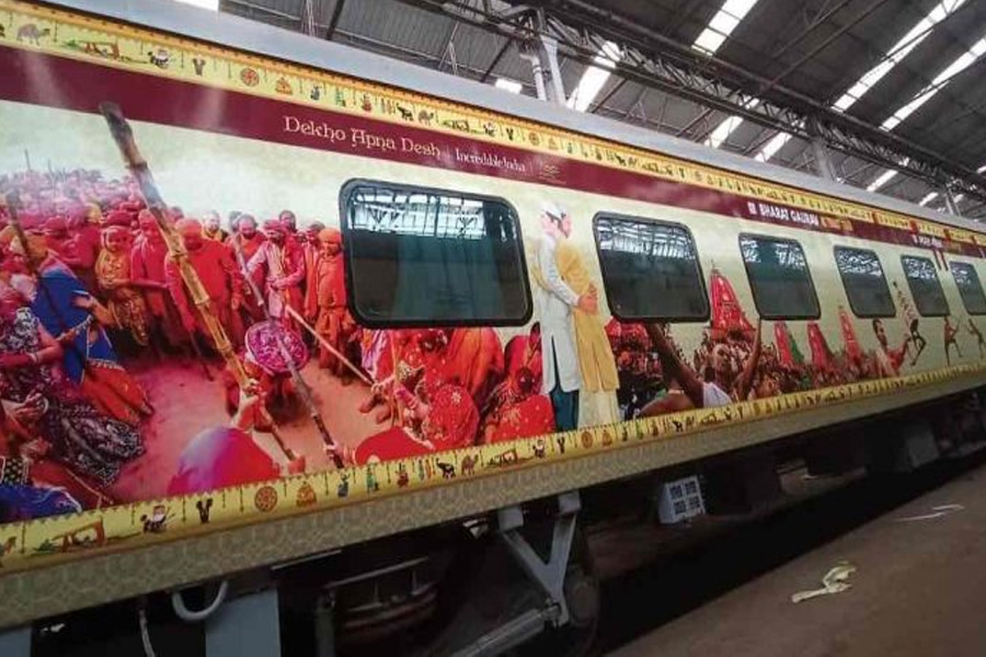 Puri-Gangasagar Divya Kashi Yatra Bharat Gaurav Train Flagged Off From Pune