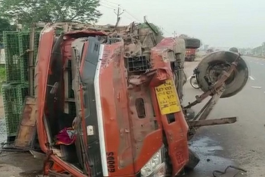 Six seriously injured in collision between two trucks in Bhadrak district