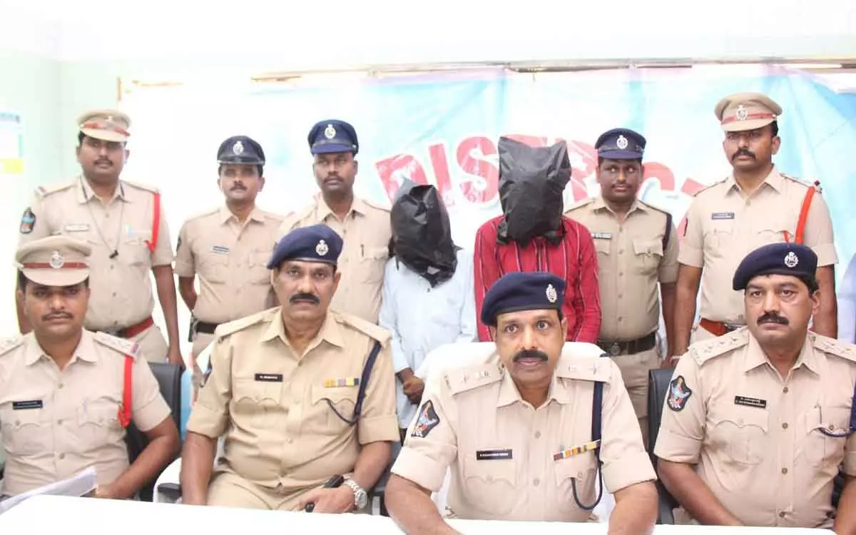 2 arrested, loot worth Rs 9.93 lakh recovered