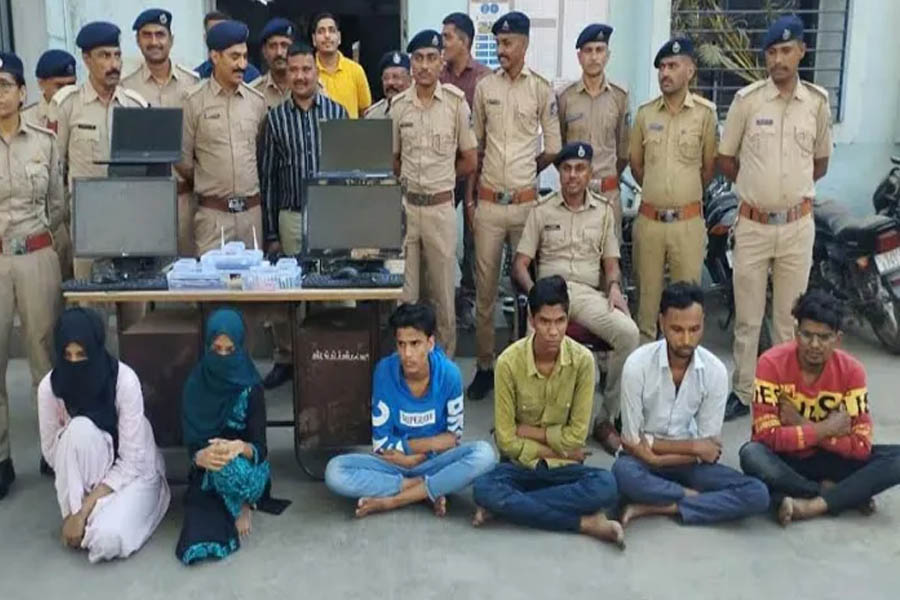 Surat: Fake call center running near Gujarat Gas Circle busted