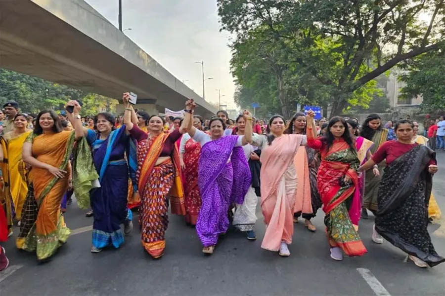 Surat: Prime Minister Narendra Modi praised the saree walkathon, encouraged the municipal corporation workers