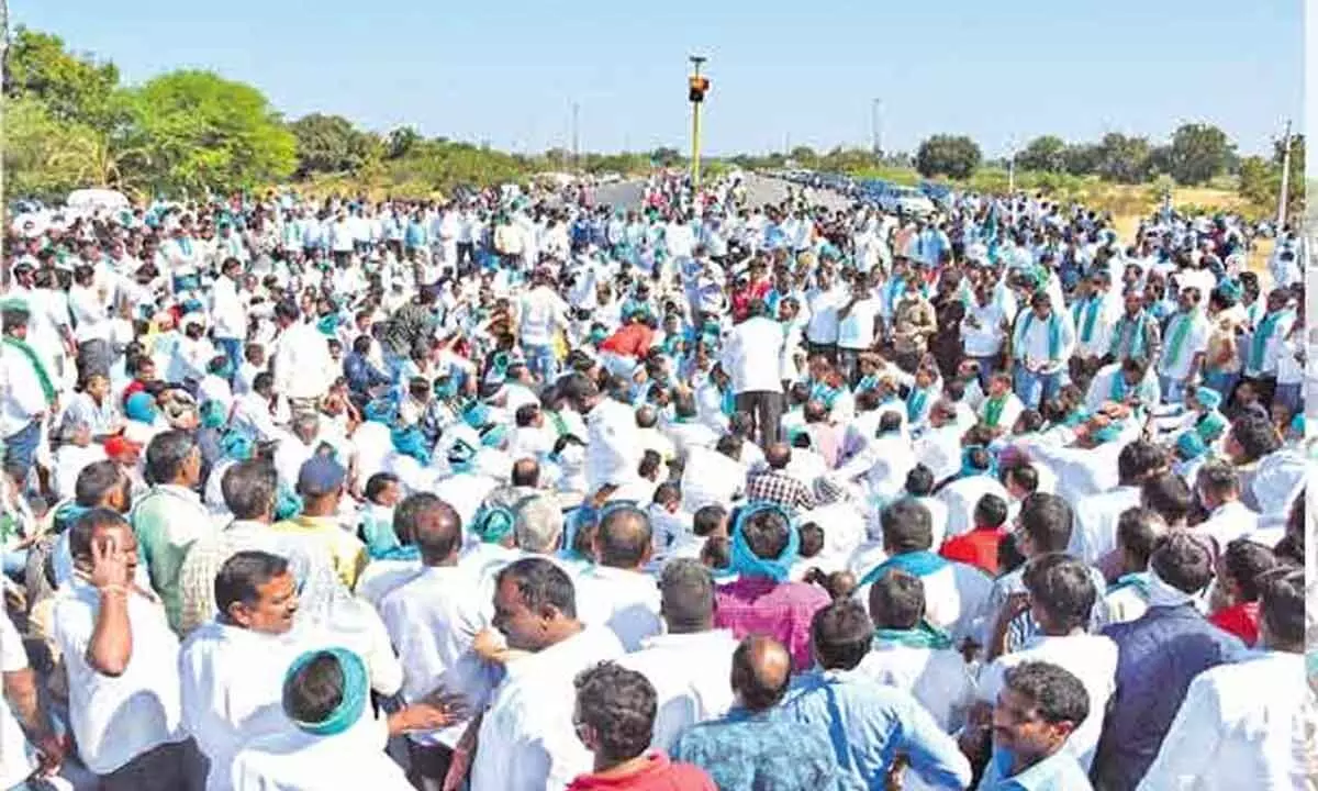 Heavy protest by farmers in Nizamabad