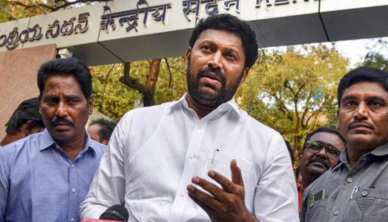 SC stays Telangana HC order on YSRCP MP