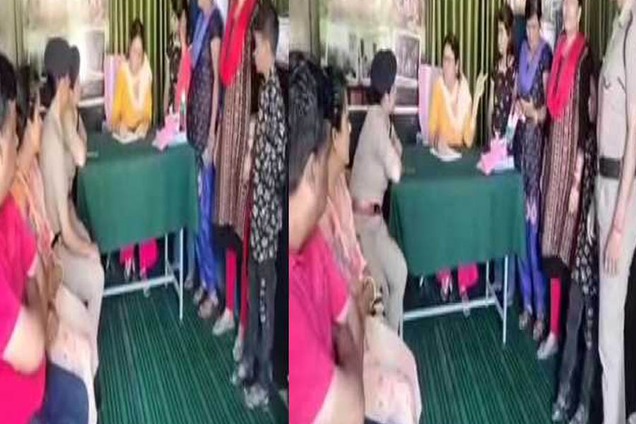 Kotdwar: Police handed over books to begging children, cherished childhood