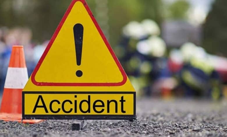 Maha: Four killed, 18 injured as truck rams into bus in Pune