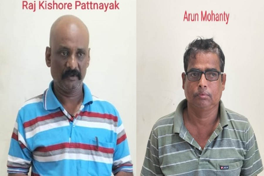 Forgery in the name of job, EOW arrested 2 people