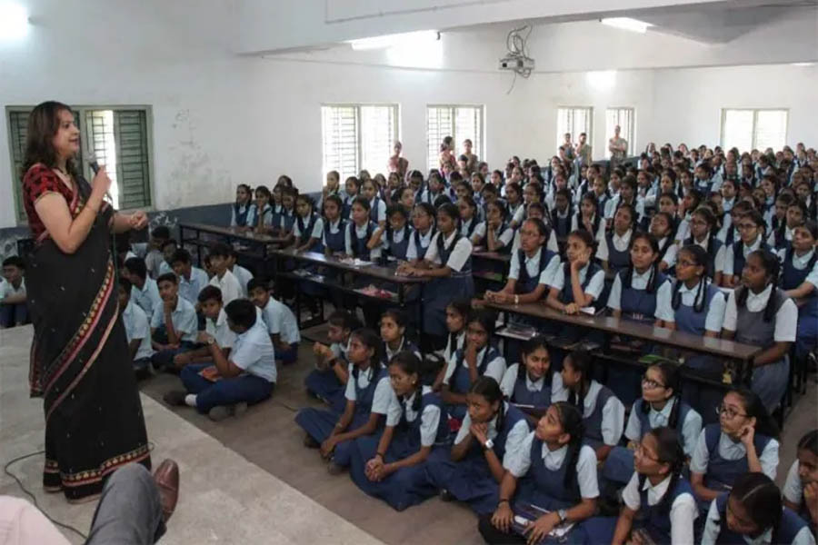 Surat: ‘Traffic Training Program’ organized by the Chamber to create traffic awareness among the students from the study period itself.