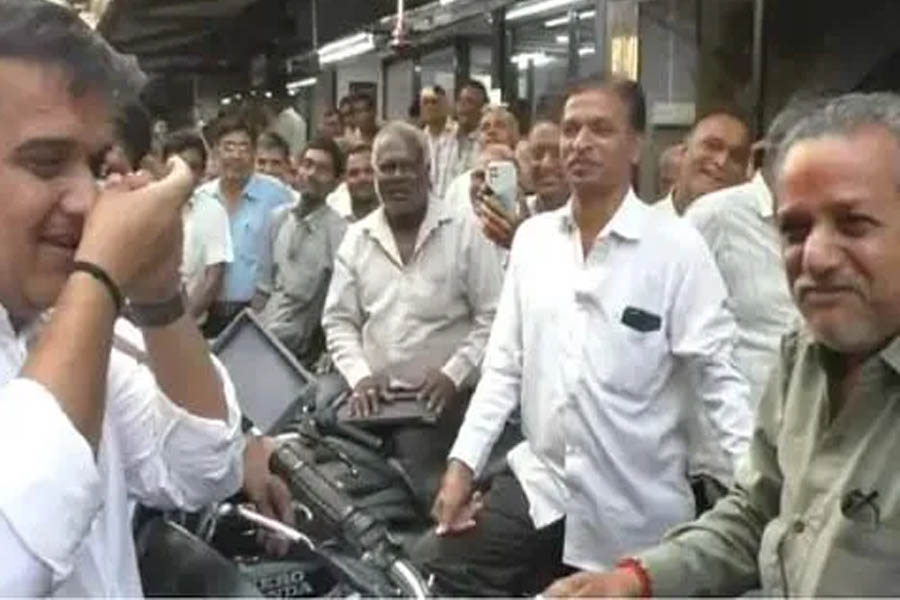 Surat: Anyone who cheats diamond merchants will be caught from any corner of the country: Harsh Sanghvi