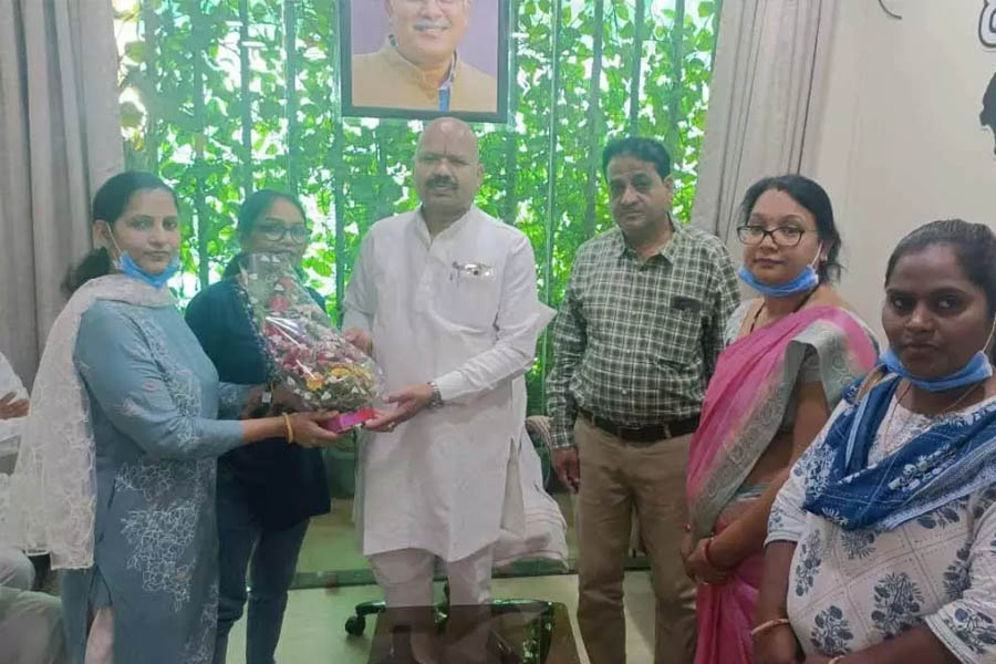Demand for appointment of staff nurse at collector rate in Medical College Mahasamund