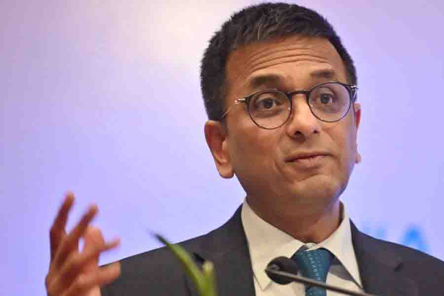 Supreme Court: CJI Chandrachud got angry on the lawyer and reprimanded, said – do not play with my rights