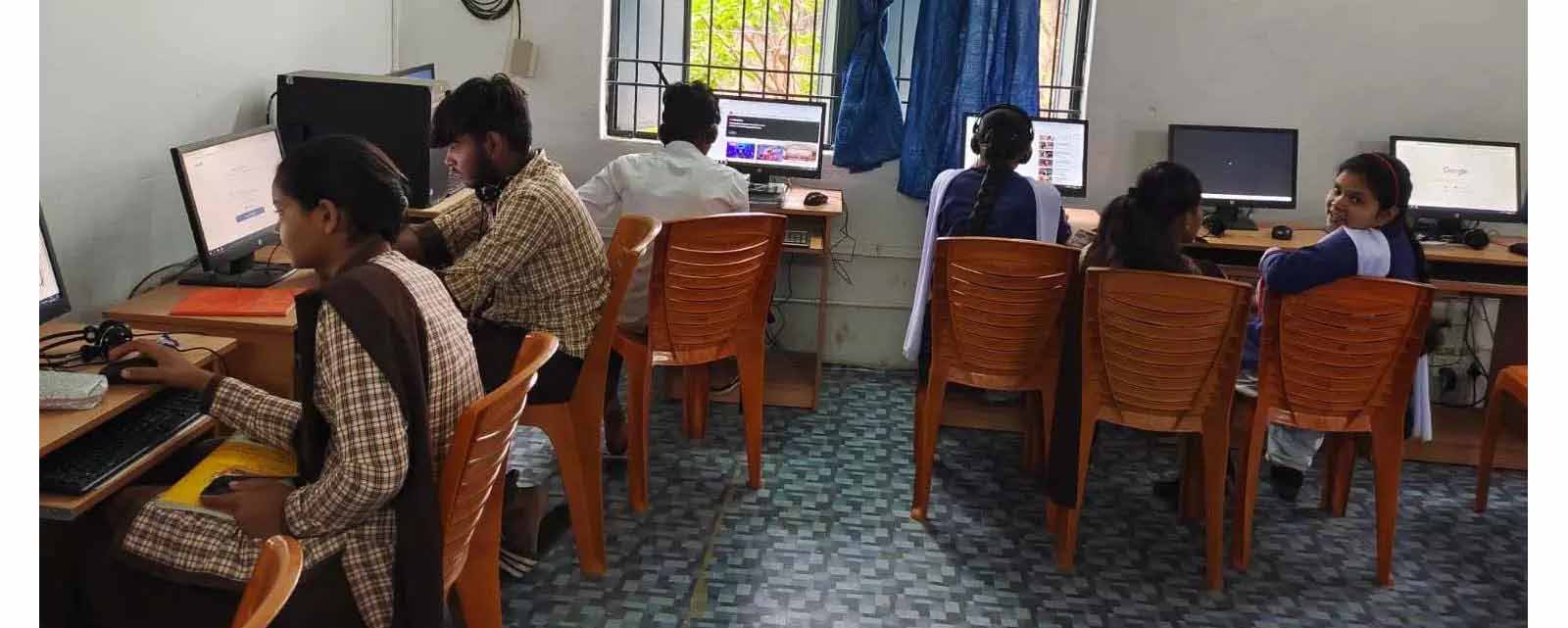 Computer More Sangwari: Training being given to school children
