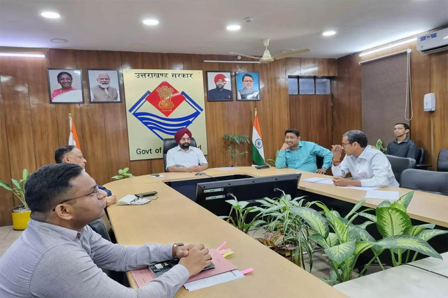 Chief Secretary Dr. SS Sandhu took a meeting with the officials regarding Kedarnath Heli Sewa