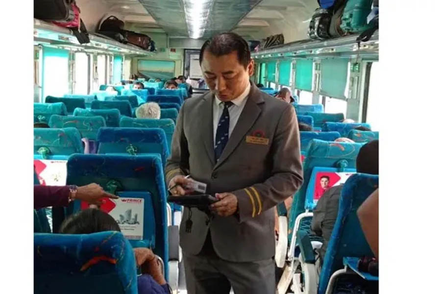 Surat: TC will not be seen in Western Railway trains with paper passenger chart in hand