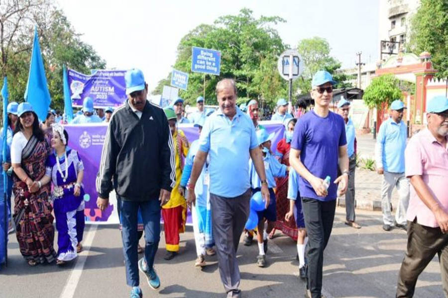 Minister participates in rally to promote awareness on Autism Day