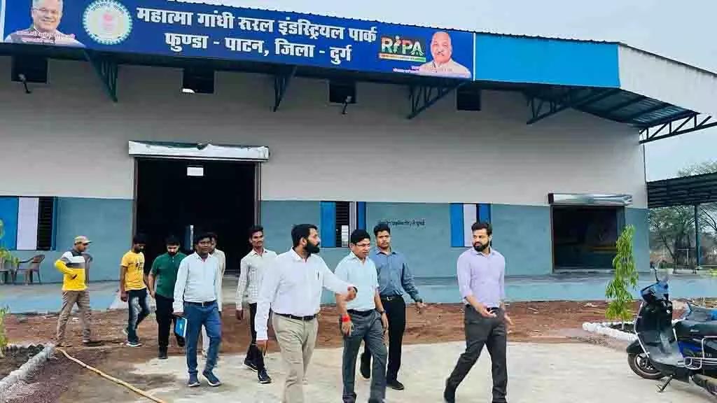 Start the production unit of Jamgaon MK Herbal Medicinal Plant in June: Collector
