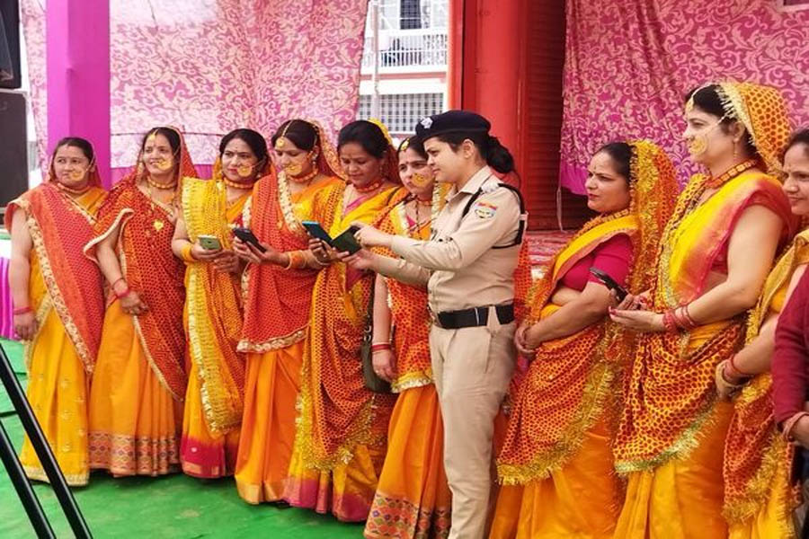Srinagar: The women and girls present in the women’s awareness program were made aware by the police