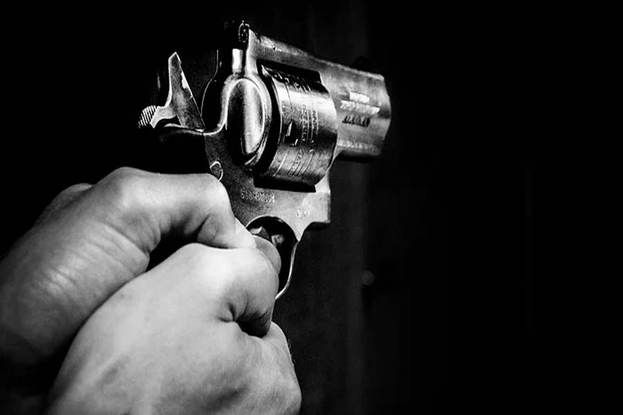 Pharmacy student shoots college chairman in UP’s office