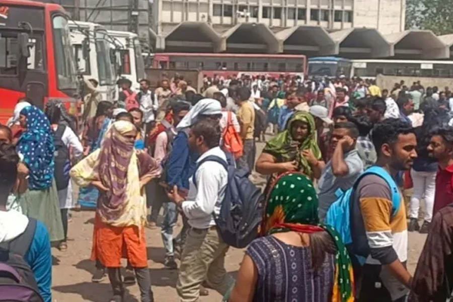 Surat: Visuals of huge crowd at ST Depot after completing Junior Clerk exam
