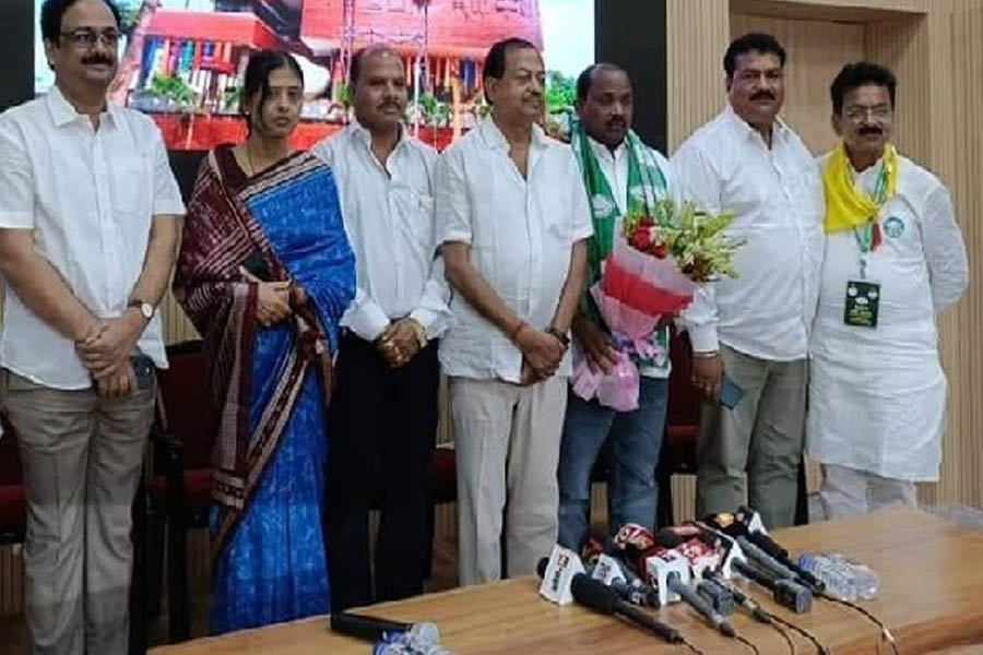Big jolt to BJP ahead of Jharsuguda by-lection as Trinath Gual joins BJD