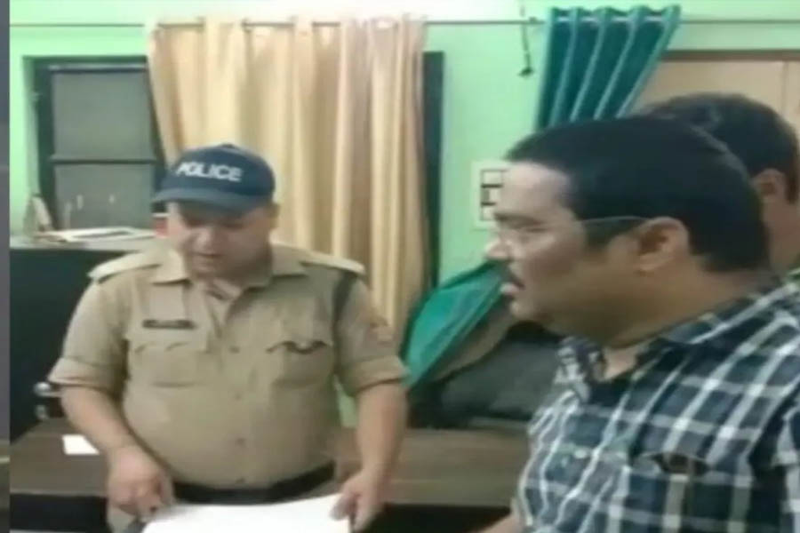 MLA threatened in Tehsil due to lack of work of villagers in revenue department… Tehsil worker reprimanded… Angry Kanungo gave Tahrir against MLA in Kotwali…