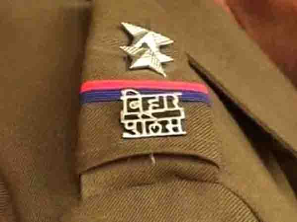 To avoid the attack of villagers in Begusarai, the police fired in the air