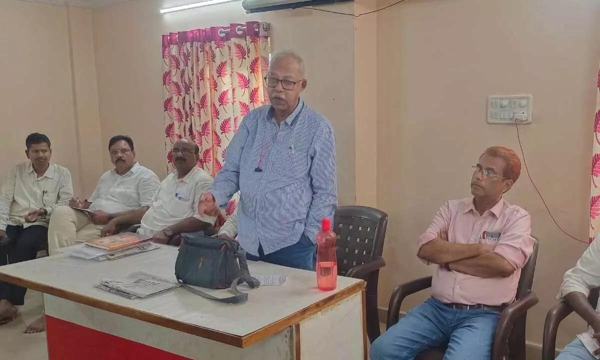 CITU demands RINL to increase salary of employees, workers