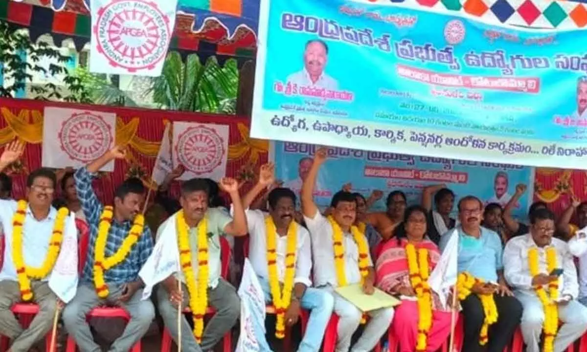 ‘The state government is suppressing the employees’